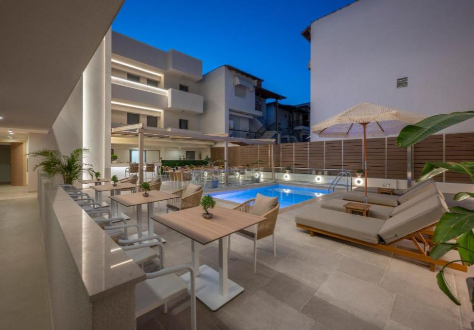 На 100м. от плажа в Касандра, Гърция: Нощувка на човек със закуска в Sandy Seaside Suites****, Неа Флогита, снимка 5