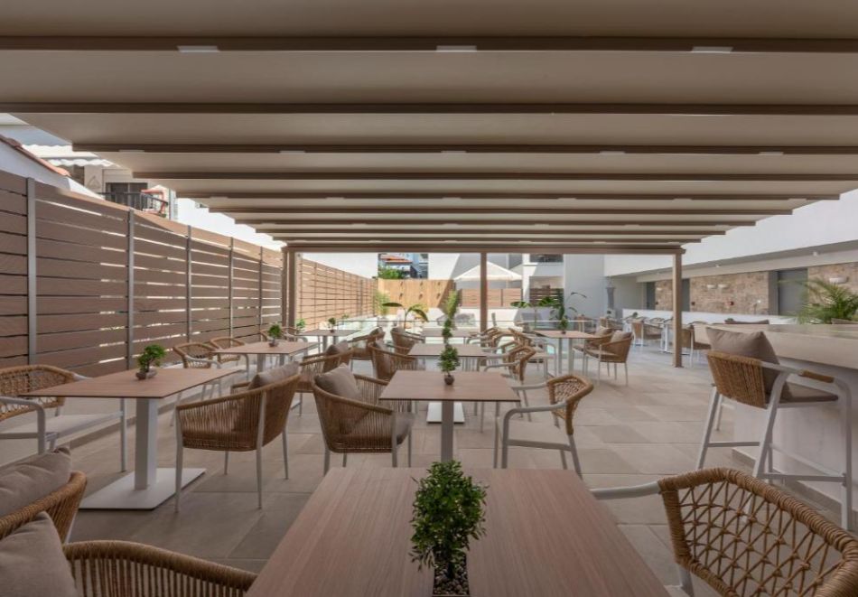 На 100м. от плажа в Касандра, Гърция: Нощувка на човек със закуска в Sandy Seaside Suites****, Неа Флогита, снимка 17