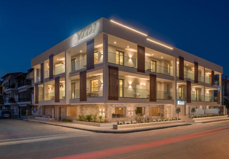 На 100м. от плажа в Касандра, Гърция: Нощувка на човек със закуска в Sandy Seaside Suites****, Неа Флогита, снимка 2