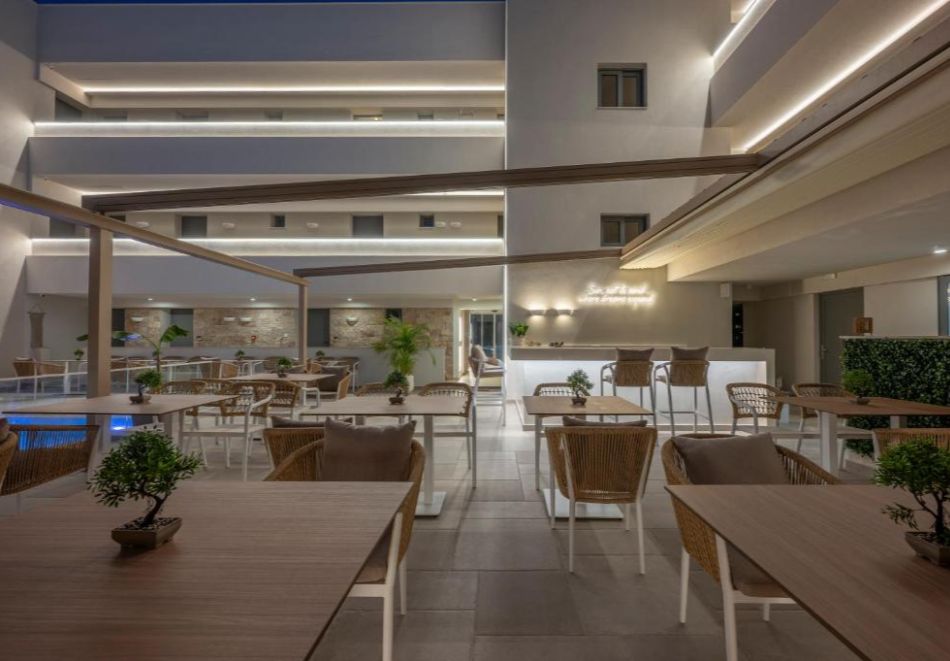 На 100м. от плажа в Касандра, Гърция: Нощувка на човек със закуска в Sandy Seaside Suites****, Неа Флогита, снимка 16