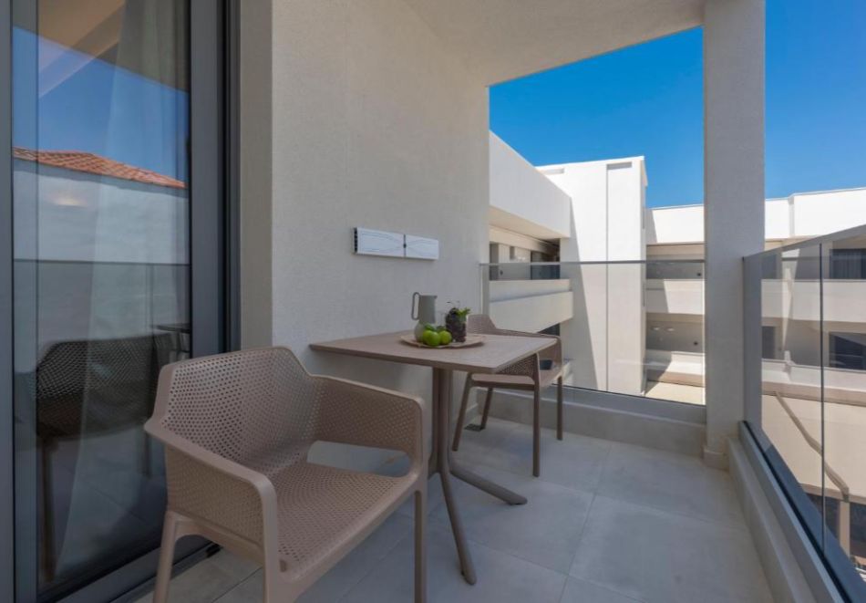 На 100м. от плажа в Касандра, Гърция: Нощувка на човек със закуска в Sandy Seaside Suites****, Неа Флогита, снимка 12