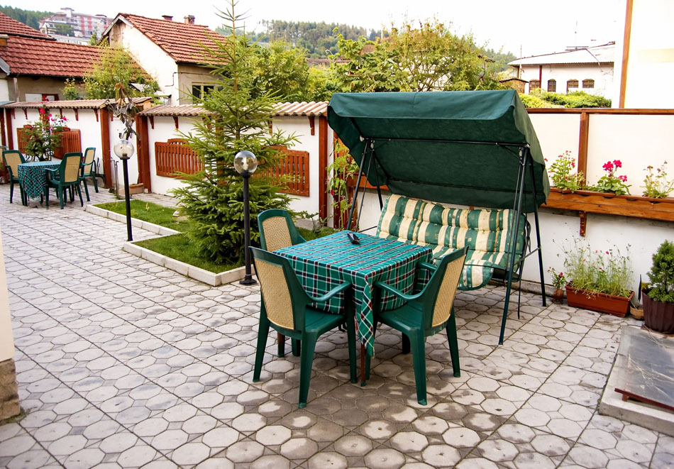 Почивка в Трявна: Нощувка на човек със закуска и възможност за обяд и вечеря от Балабановата къща, снимка 3