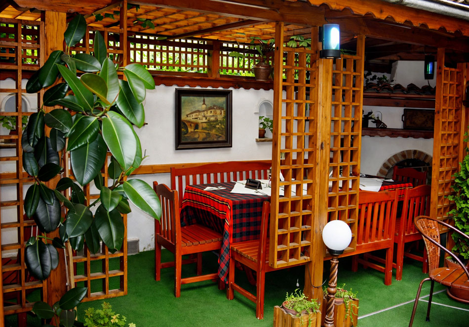 Почивка в Трявна: Нощувка на човек със закуска и възможност за обяд и вечеря от Балабановата къща, снимка 10