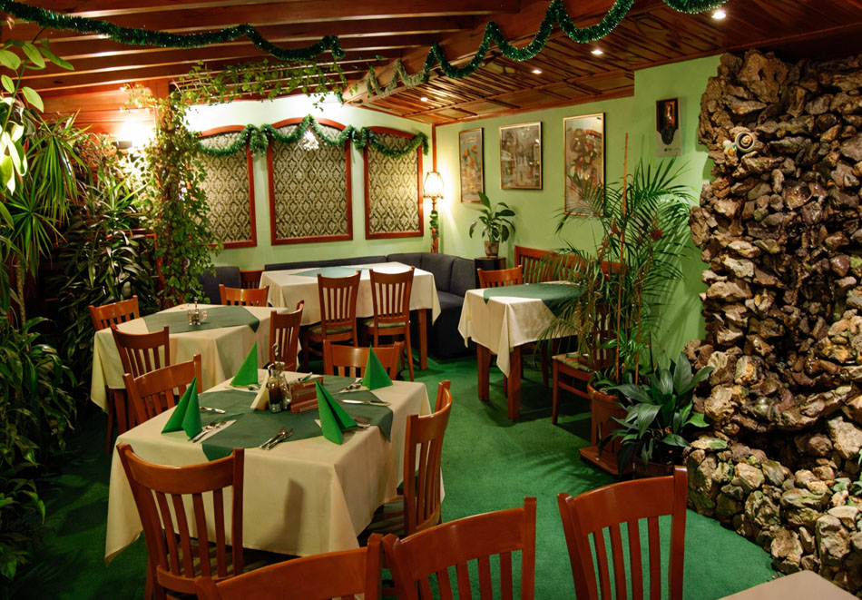 Почивка в Трявна: Нощувка на човек със закуска и възможност за обяд и вечеря от Балабановата къща, снимка 11