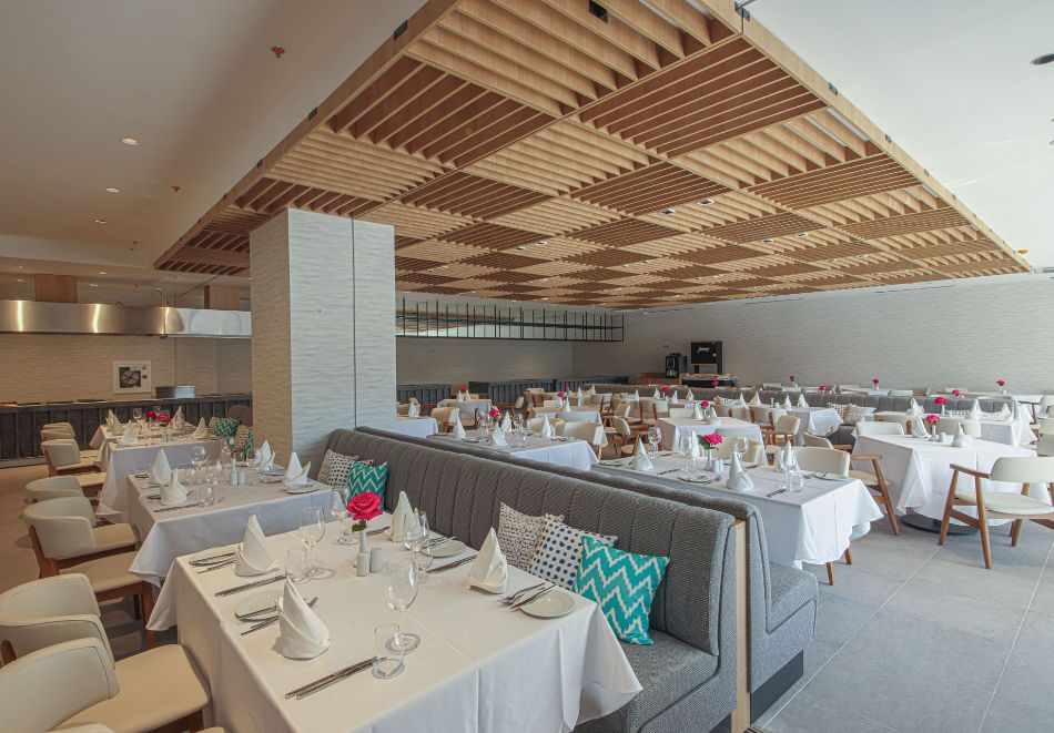 Хотел Посейдон Бийч Ризорт, Златни пясъци