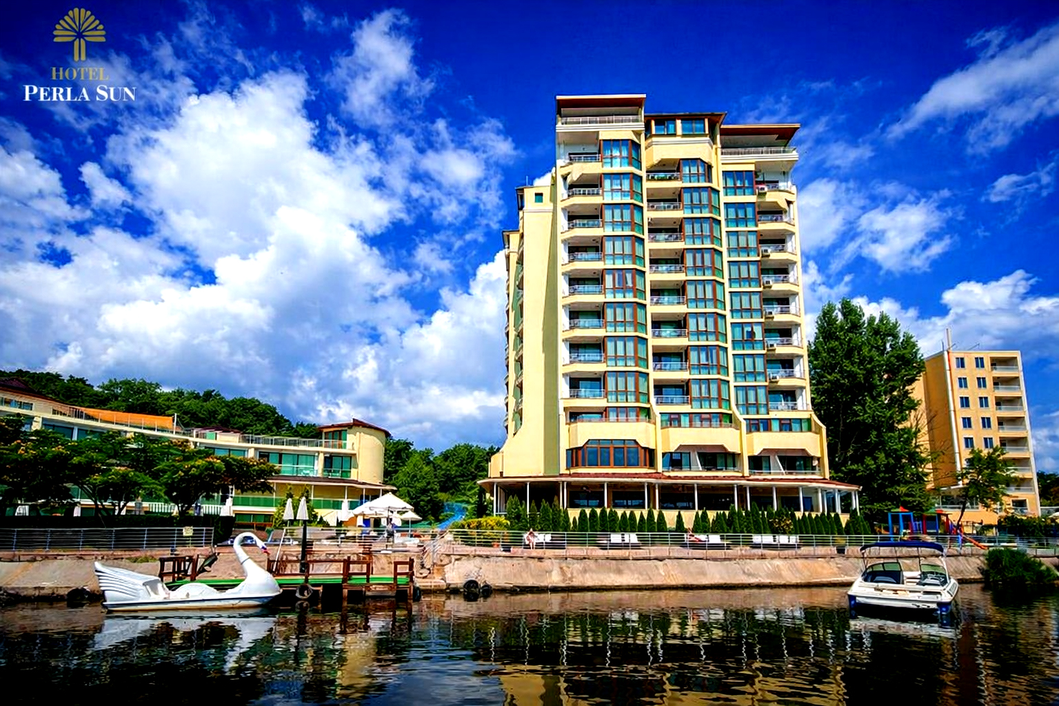 Почивка в Приморско: Нощувка на човек на база All Inclusive + безплатен вход за Аквапланет Приморско от Перла Сън Бийч****. Дете до 11.99г - БЕЗПЛАТНО!, снимка 2