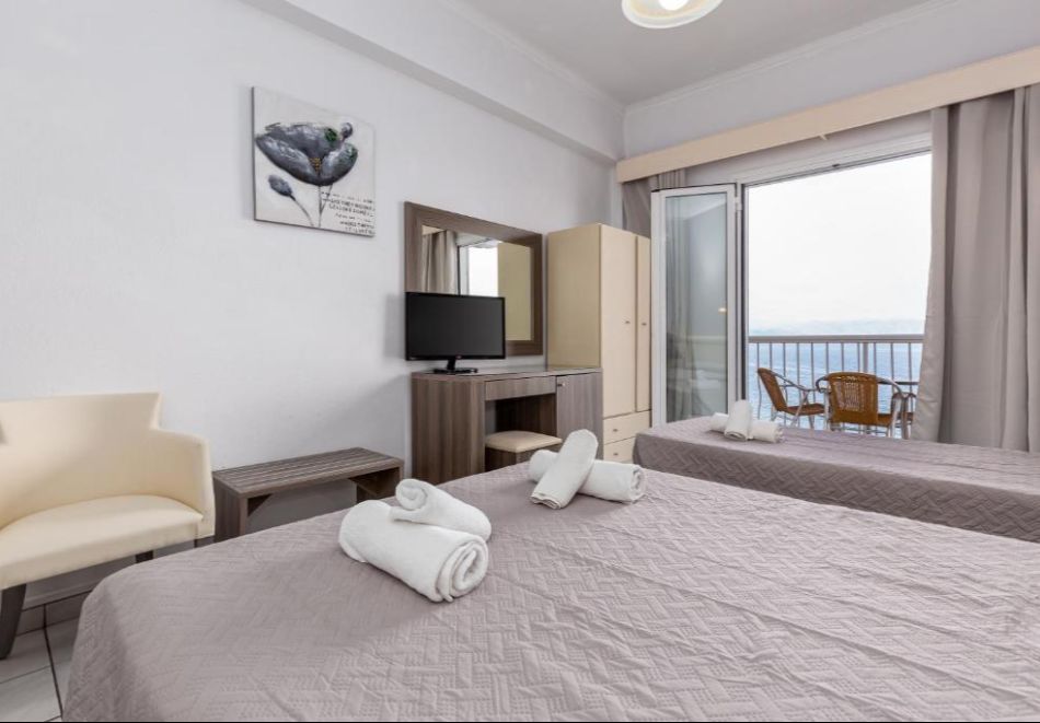 На първа линия на о.Корфу, Гърция: Нощувка на човек със закуска и възможност за вечеря + басейн в Oasis Hotel. Дете до 11.99г. БЕЗПЛАТНО!, снимка 10