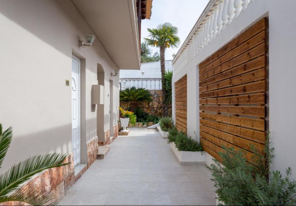 На първа линия на о.Корфу, Гърция: Нощувка на човек със закуска и възможност за вечеря + басейн в Oasis Hotel. Дете до 11.99г. БЕЗПЛАТНО!, снимка 8