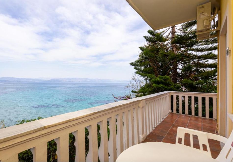 На първа линия на о.Корфу, Гърция: Нощувка на човек със закуска и възможност за вечеря + басейн в Oasis Hotel. Дете до 11.99г. БЕЗПЛАТНО!, снимка 5