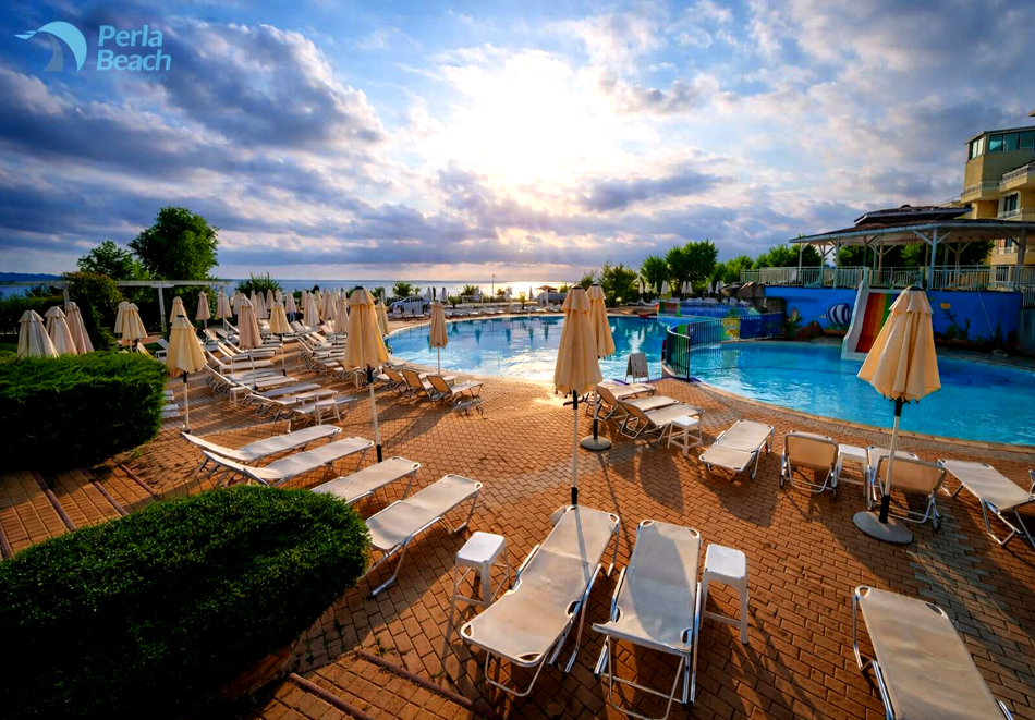 Почивка в Приморско: Нощувка на човек на база All Inclusive + безплатен вход за Аквапланет Приморско от хотел Семеен хотел Перла Бийч****. Дете до 11.99г - БЕЗПЛАТНО!, снимка 4