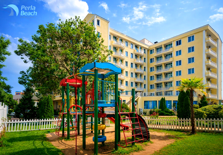 Почивка в Приморско: Нощувка на човек на база All Inclusive + безплатен вход за Аквапланет Приморско от хотел Семеен хотел Перла Бийч****. Дете до 11.99г - БЕЗПЛАТНО!, снимка 5