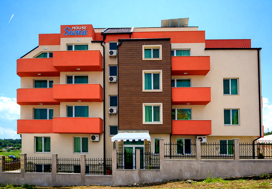 Почивка в Созопол: Нощувка на човек и ползване на паркинг от Стаи за гости Сиена Хаус. Дете до 11.99г - БЕЗПЛАТНО!, снимка 2