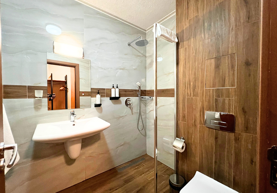 Пролетно бягство в планината до 30.04 в Банско: Нощувка на човек със закуска + басейн и релакс зона в хотел Сейнт Джордж Ски & Холидей****, снимка 20