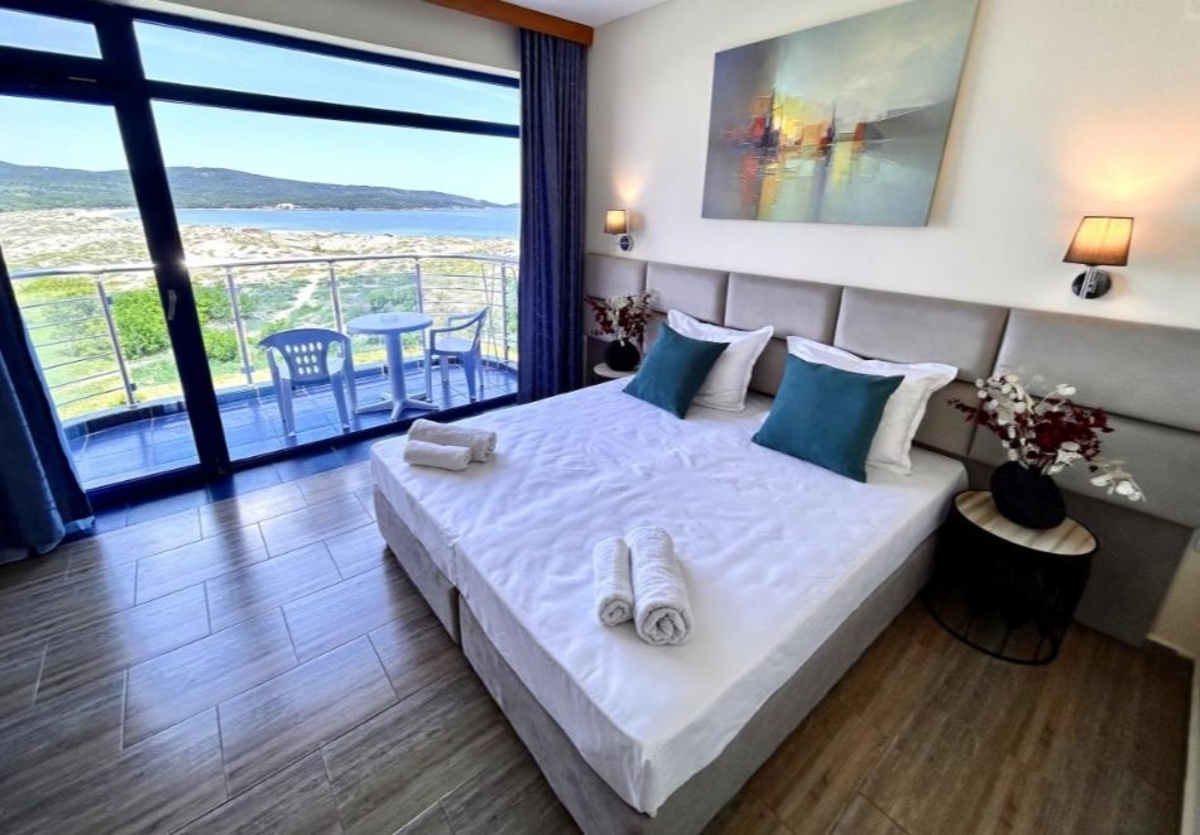 От 01.07 до 25.09 на море в Приморско: Нощувка на човек със закуска и с възможност за вечеря + разходка с яхта от хотел Пенелопе***, снимка 6