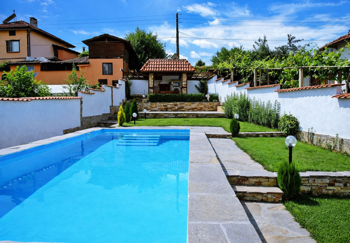 Почивка от май в Огняново: Нощувка на човек + външен минерален басейн от Къща на времето, снимка 4