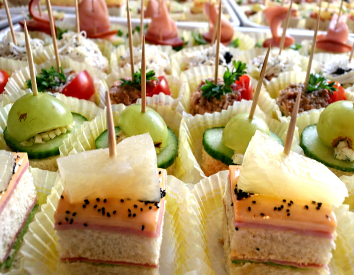 Изберете Вие: 135 или 240 солени и сладки хапки от Мечо Фууд Кетъринг, снимка 6