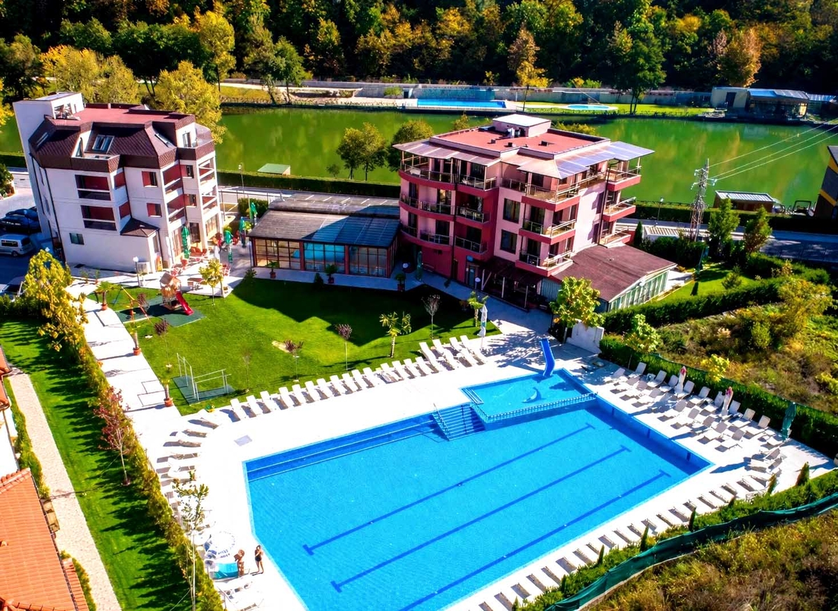 Почивка през юли и август в Огняново: Нощувка на човек със закуска и вечеря + 2 минерални басейна и релакс зона от хотел Елеганс***, снимка 2