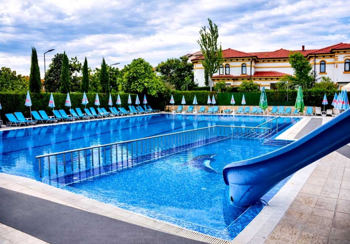 Почивка през юли и август в Огняново: Нощувка на човек със закуска и вечеря + 2 минерални басейна и релакс зона от хотел Елеганс***, снимка 3