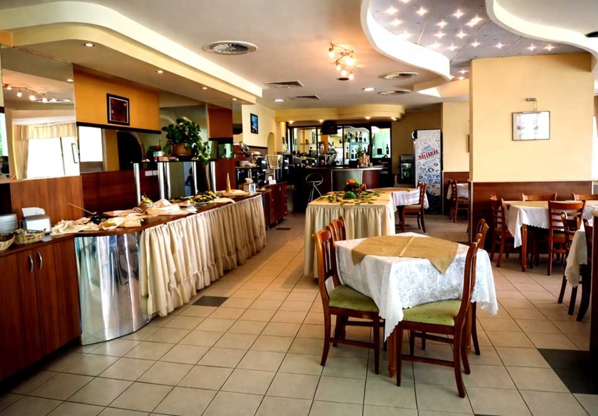 Почивка в Златни Пясъци: All Inclusive на човек + басейн, безплатен транспорт до плаж Кабакум и безплатен паркинг от хотел Силвър, местност Чайка, снимка 14