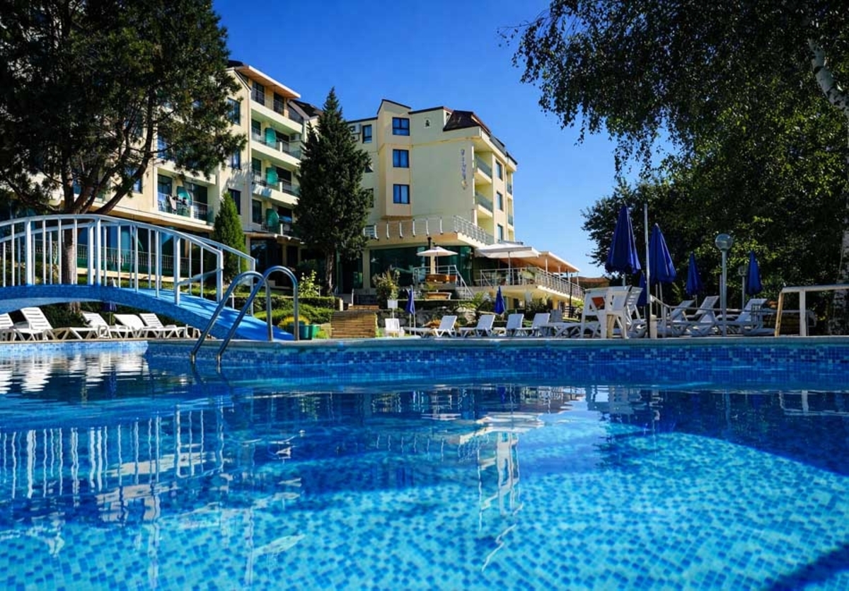 Почивка в Златни Пясъци: All Inclusive на човек + басейн, безплатен транспорт до плаж Кабакум и безплатен паркинг от хотел Силвър, местност Чайка, снимка 3