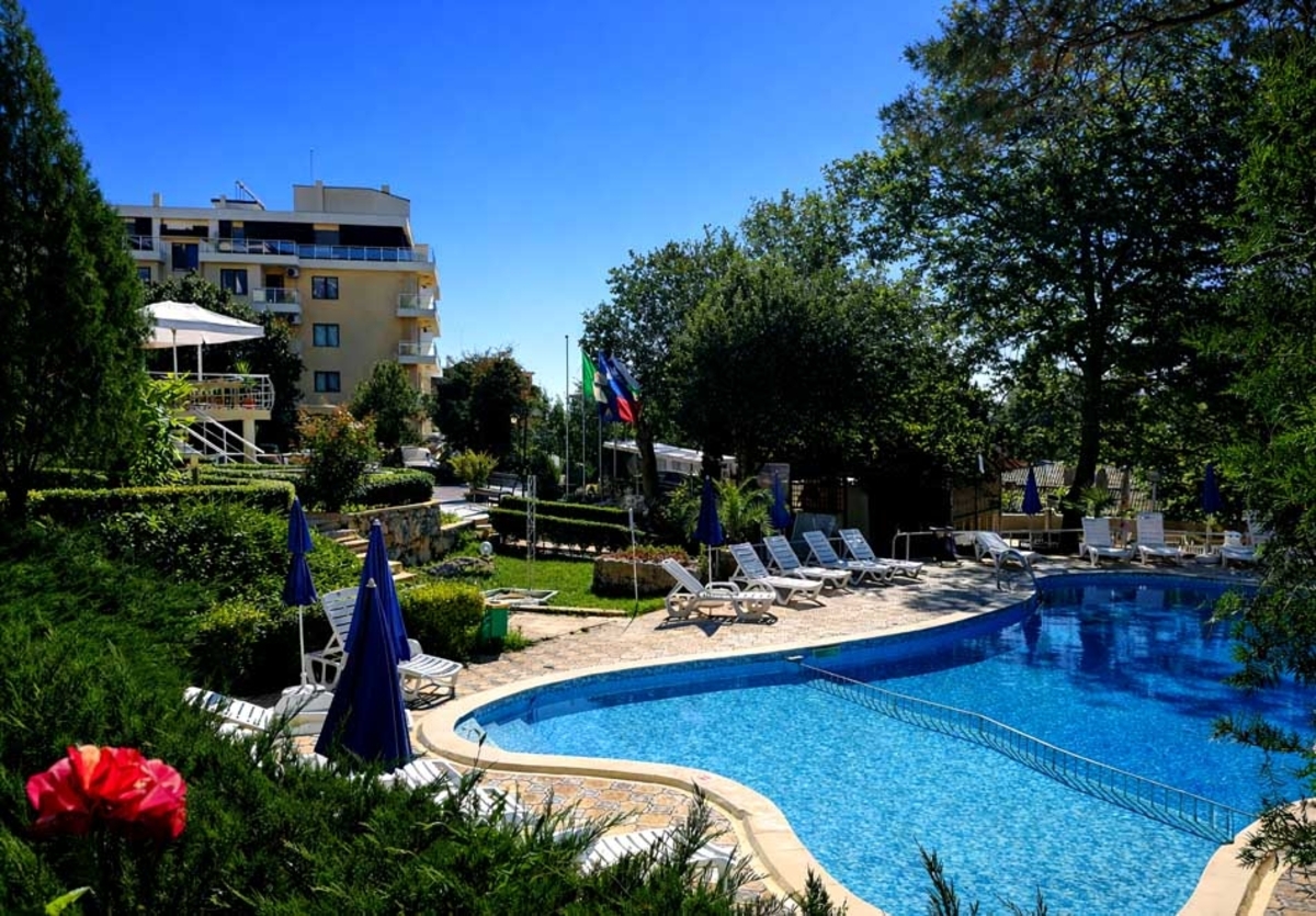 Почивка в Златни Пясъци: All Inclusive на човек + басейн, безплатен транспорт до плаж Кабакум и безплатен паркинг от хотел Силвър, местност Чайка, снимка 4