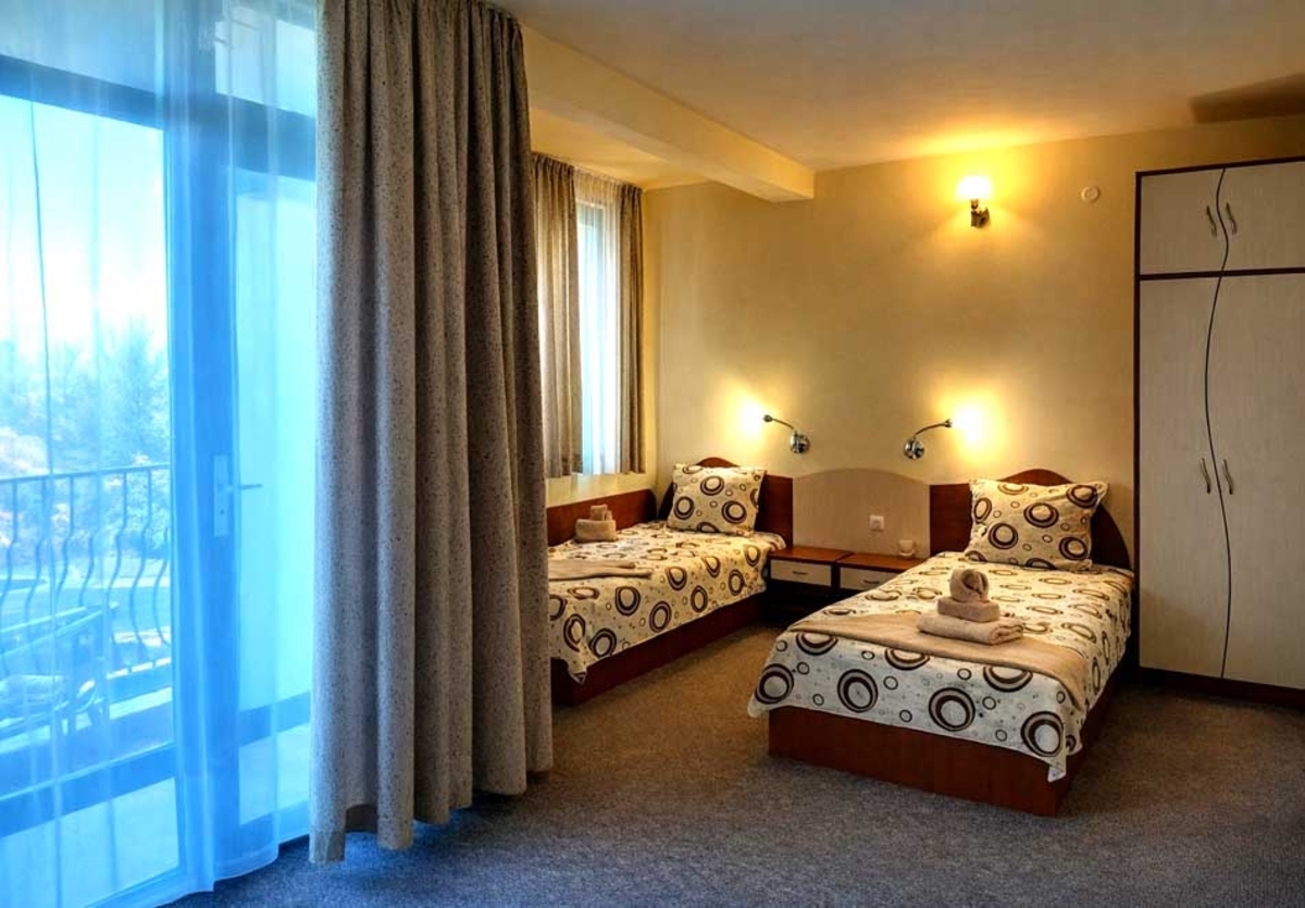 Почивка в Златни Пясъци: All Inclusive на човек + басейн, безплатен транспорт до плаж Кабакум и безплатен паркинг от хотел Силвър, местност Чайка, снимка 10