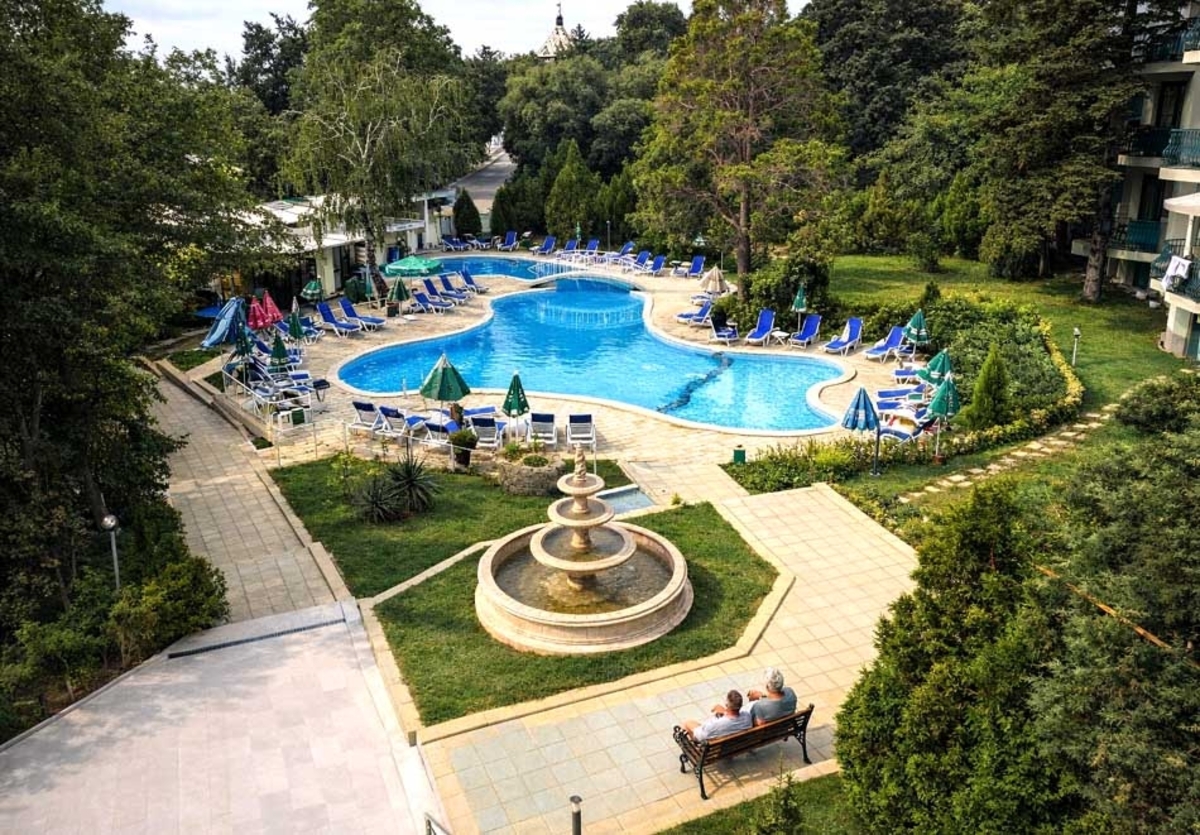 Почивка в Златни Пясъци: All Inclusive на човек + басейн, безплатен транспорт до плаж Кабакум и безплатен паркинг от хотел Силвър, местност Чайка, снимка 5