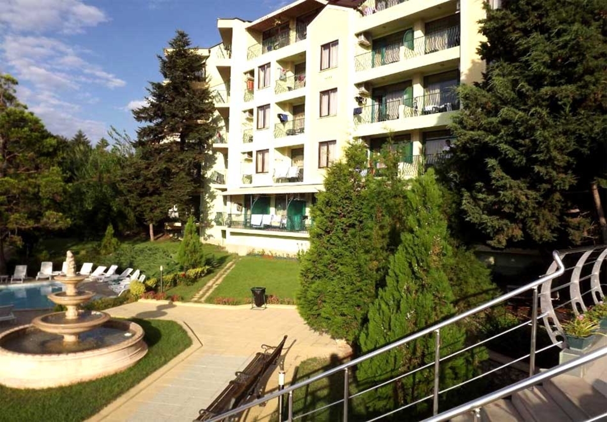 Почивка в Златни Пясъци: All Inclusive на човек + басейн, безплатен транспорт до плаж Кабакум и безплатен паркинг от хотел Силвър, местност Чайка, снимка 7