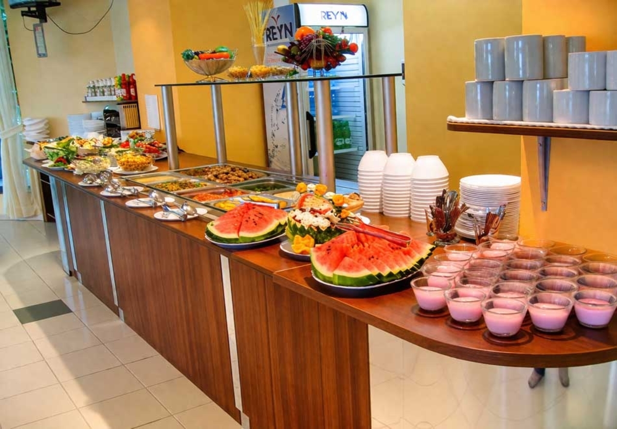 Почивка в Златни Пясъци: All Inclusive на човек + басейн, безплатен транспорт до плаж Кабакум и безплатен паркинг от хотел Силвър, местност Чайка, снимка 16