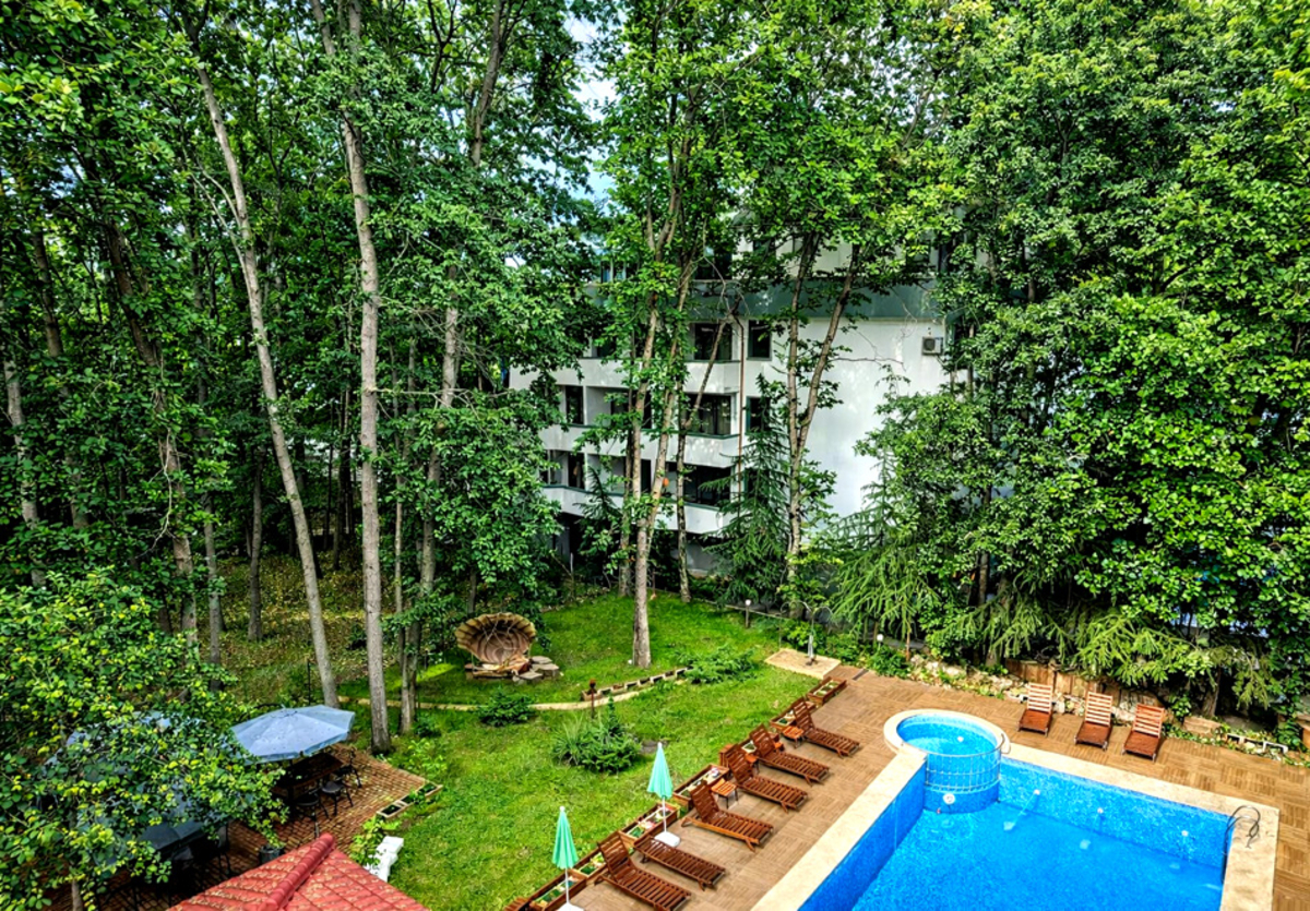 Почивка през юли и август, на 70м. от плажа в Китен: Нощувка на човек със закуска и вечеря + басейн и безплатен паркинг от хотел Сигма***, снимка 4