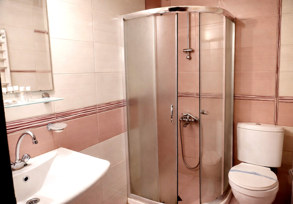 Почивка през юли и август, на 70м. от плажа в Китен: Нощувка на човек със закуска и вечеря + басейн и безплатен паркинг от хотел Сигма***, снимка 10